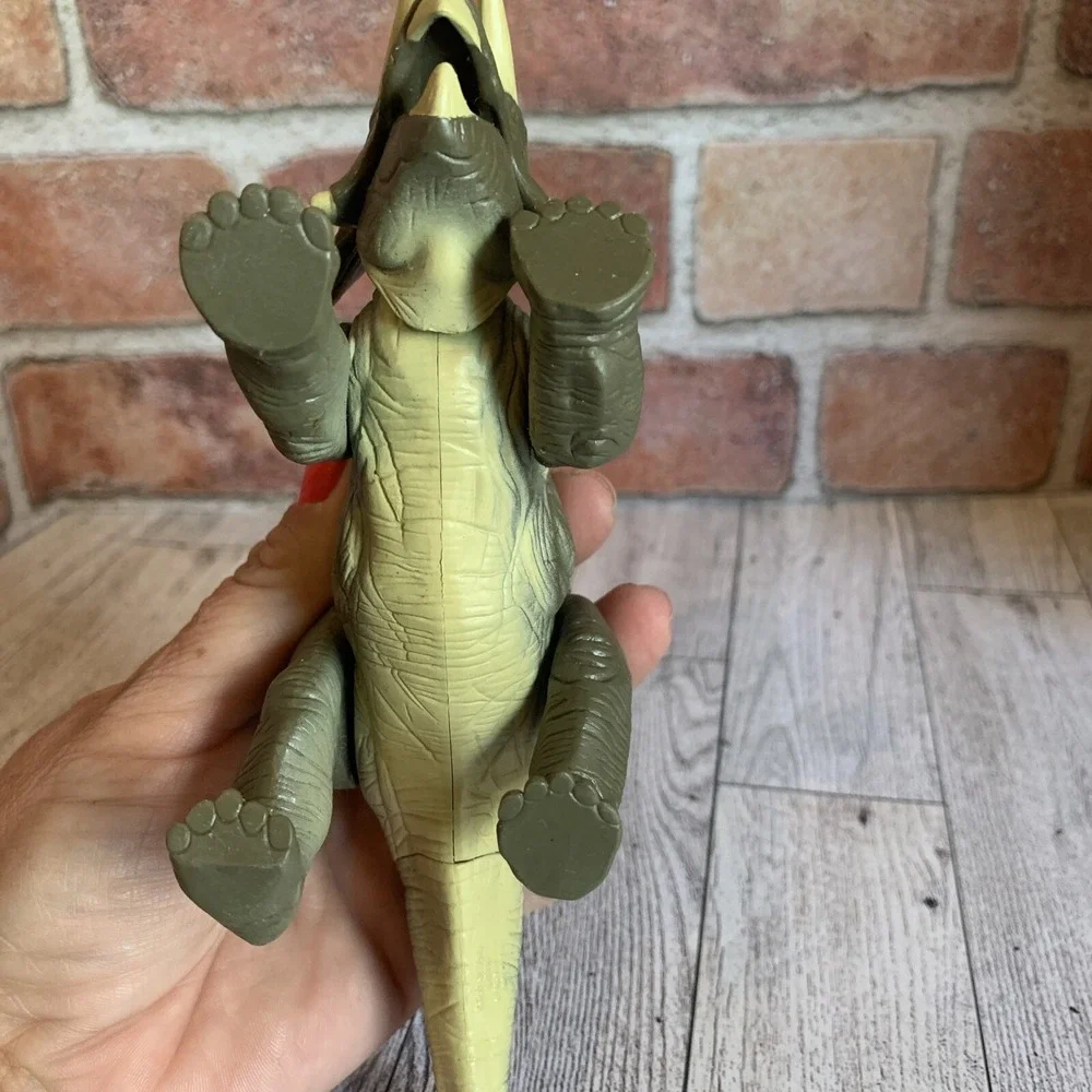 Jurassic Park The Lost World Triceratops JP44 Site B Dinosaur Hasbro 1997